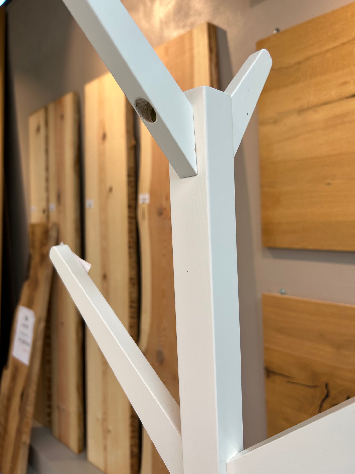 Arrow - Appendiabiti in legno di pino