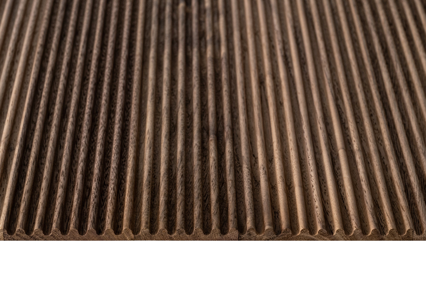Pannello pantografato in legno massello di Noce
