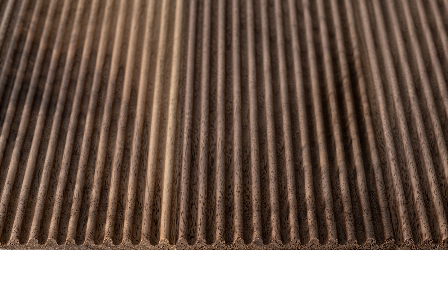 Pannello pantografato in legno massello di Noce