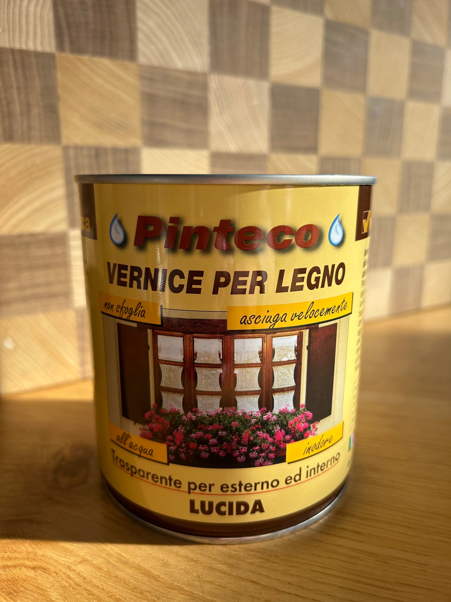 Vernice protettiva per legno