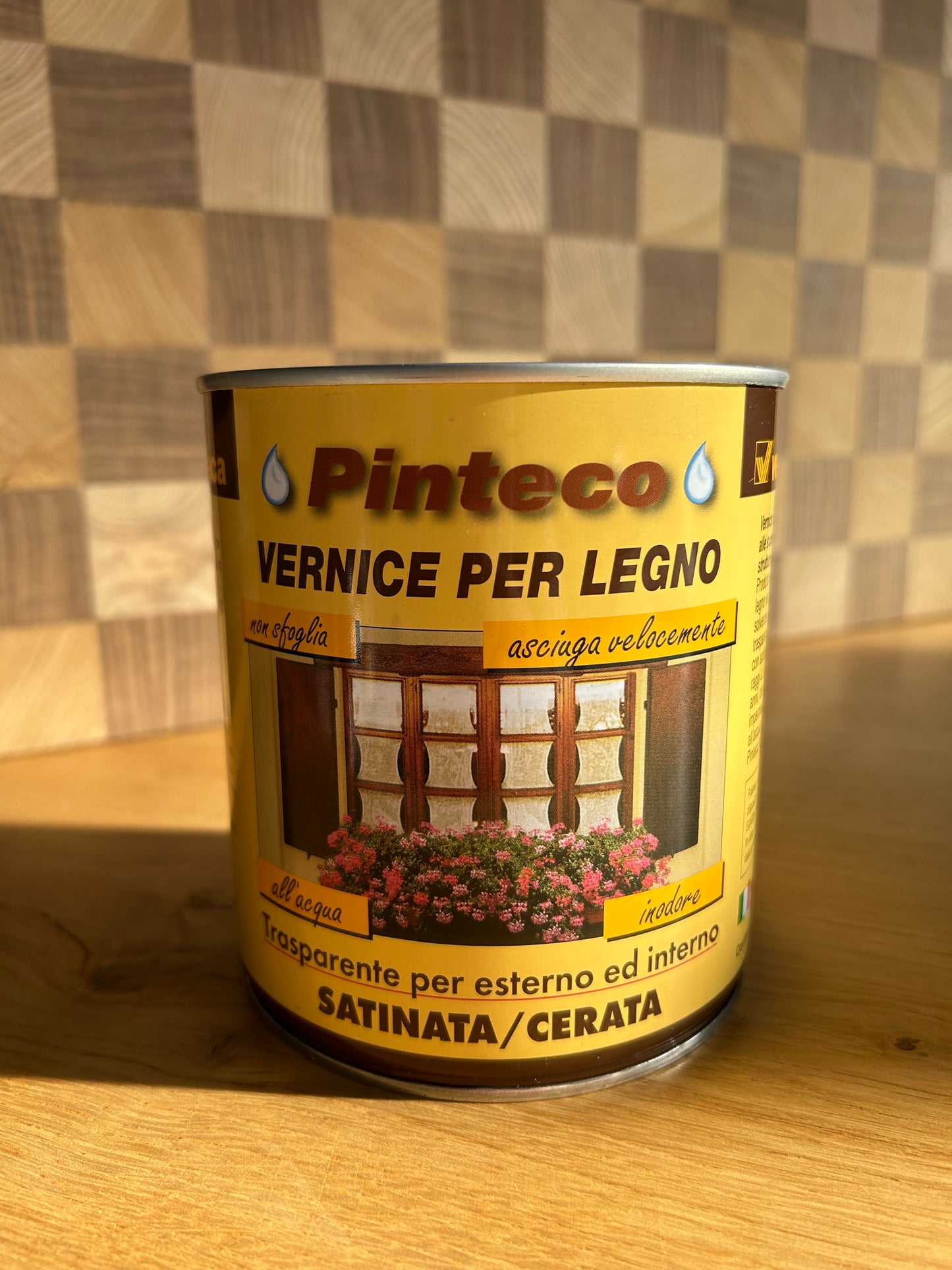 Vernice protettiva per legno