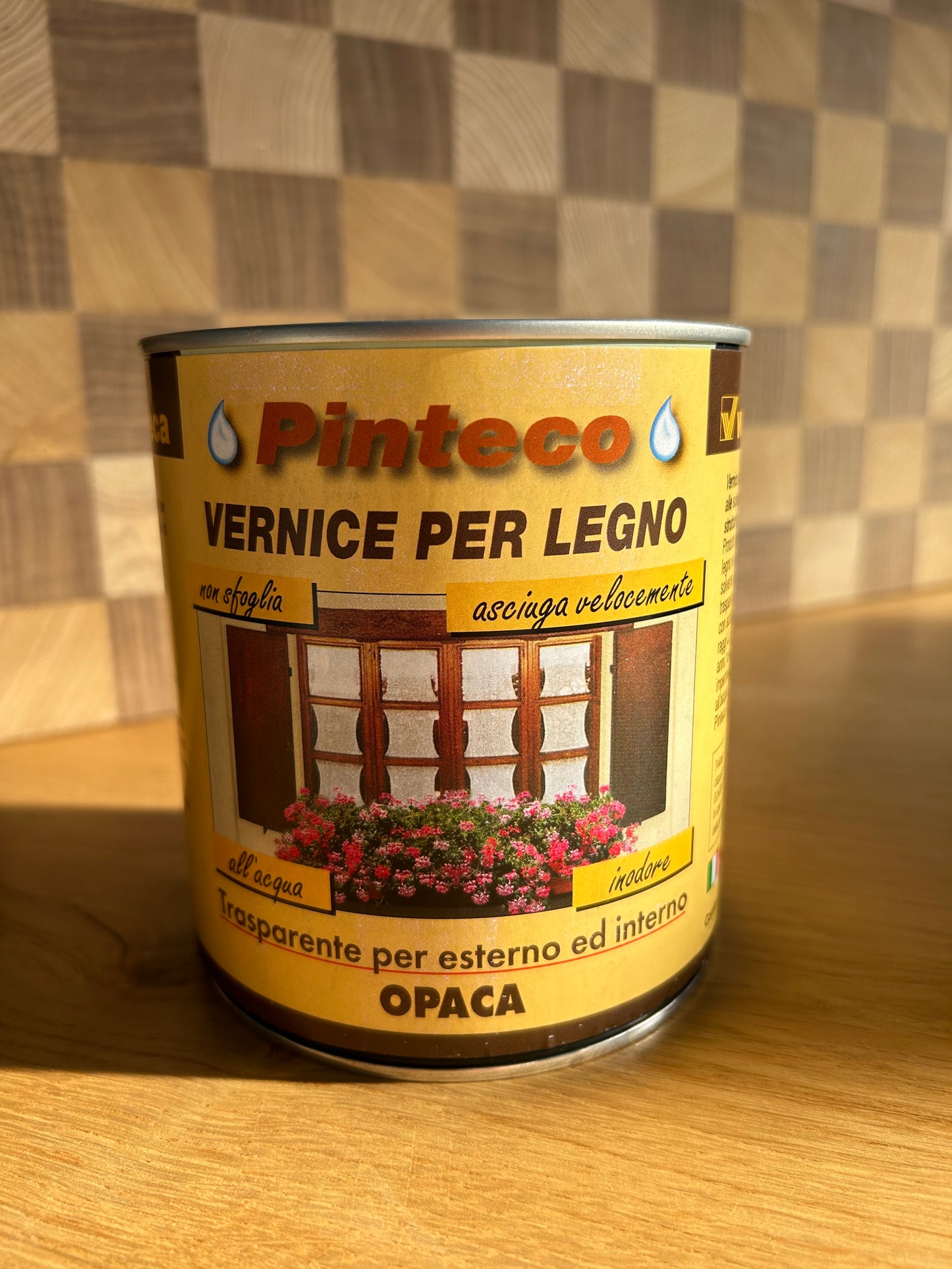 Vernice protettiva per legno